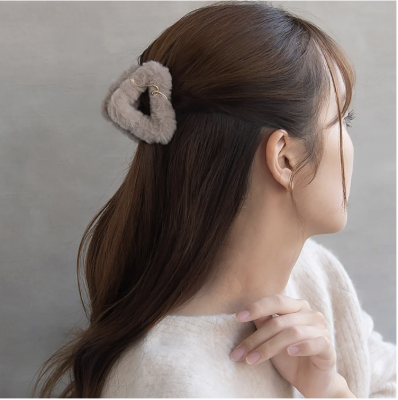 Kẹp tóc Osewaya tam giác bông 25BS0796