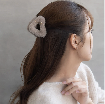 Kẹp tóc Osewaya tam giác mây 25BS0796