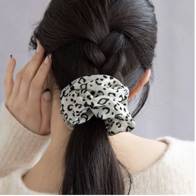 Cột tóc Osewaya hoạ tiết da báo 24CC0224