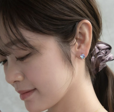 Khuyên tai Osewaya cỏ 4 lá 24PC1844