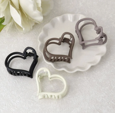 Kẹp tóc Osewaya trái tim mini 24BS0576