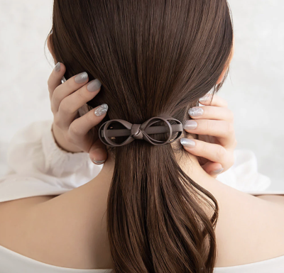 Kẹp tóc Osewaya chiếc nơ bằng da 25VT0374