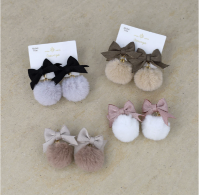 Khuyên tai Osewaya lông thú 25PC2111