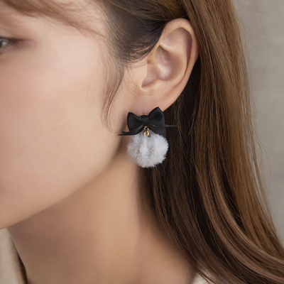 Khuyên tai Osewaya lông thú 25PC2111