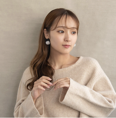 Khuyên tai Osewaya lông thú 25PC2111